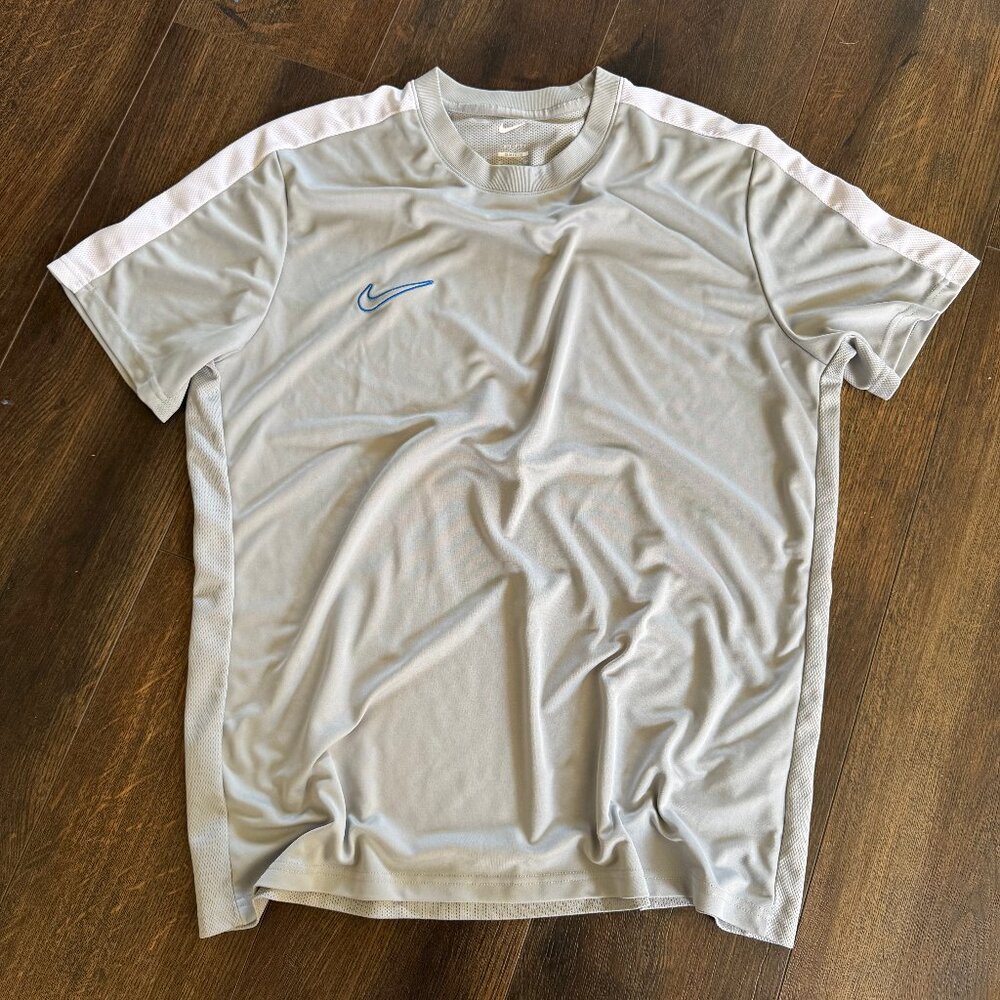 Nike Dri-fit shirt. Slim fit.